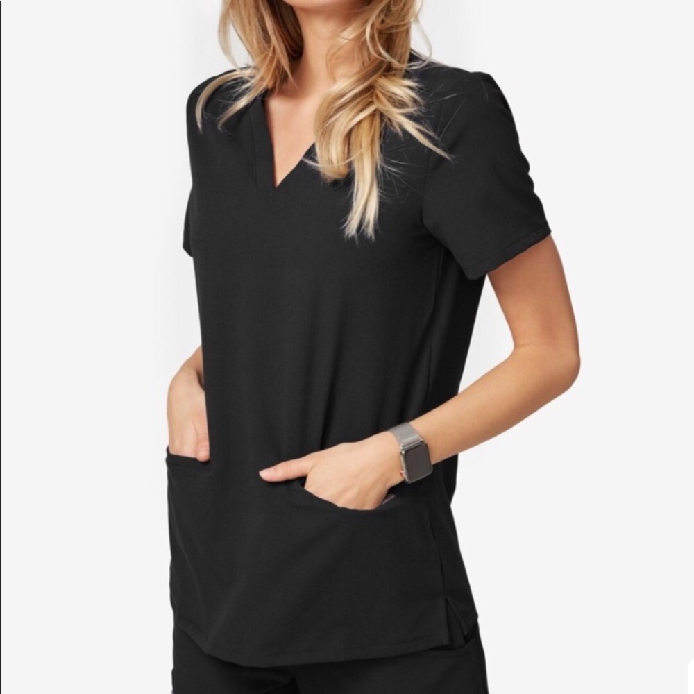 FIGS 3 Pocket Casma Scrub Top in Black XL